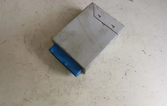 BMW 3 E36 Window wiper relay 8366381 61358366381