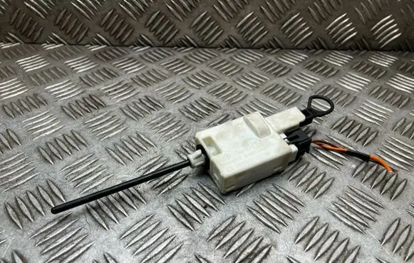 Opel Vivaro Fuel tank cap lock 8200032984