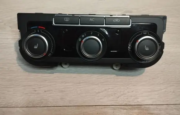 Volkswagen Golf VI Climate control unit 7N0907426L 5HB00975151