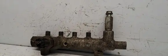 Opel Astra H Fuel injector supply line/pipe 
