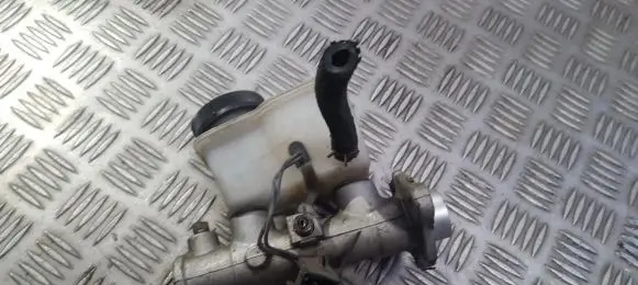 Master brake cylinder