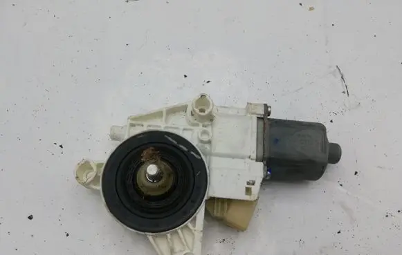 Mercedes-Benz ML W164 Rear door window regulator motor 0130822281 A2518200108