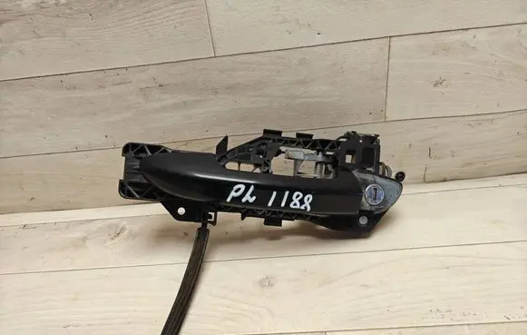 Volkswagen PASSAT B6 Front door exterior handle 