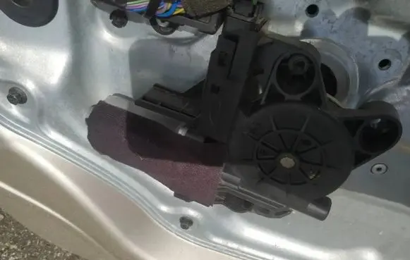 Volvo S80 Front door window regulator motor