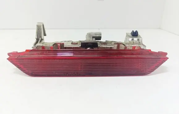 Toyota Yaris Third/center stoplight 52008