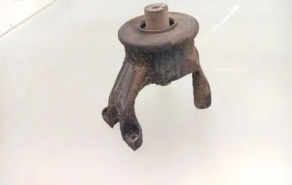 Engine mount bracket