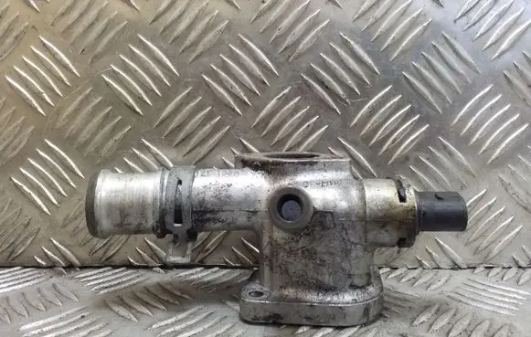 Volkswagen Golf IV Engine coolant pipe/hose 038121133A