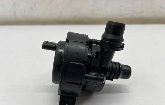 Opel Grandland X Electric auxiliary coolant/water pump 9833196380