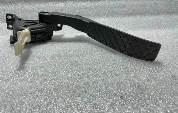 Audi Q7 4L Accelerator throttle pedal 7L0723507B