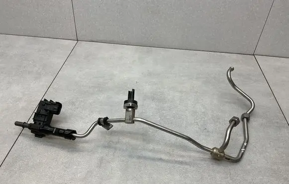 BMW X3M F97 Fuel injector supply line/pipe 8053442