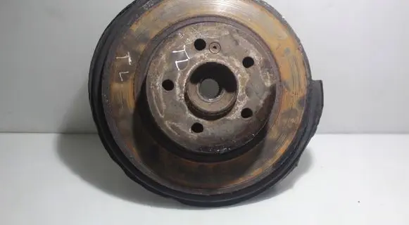 Mercedes-Benz C AMG W204 Rear wheel bearing hub 