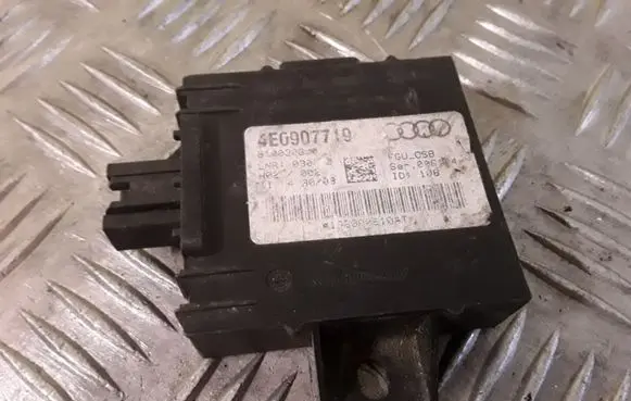 Audi A8 S8 D3 4E Alarm control unit/module 4E0907719