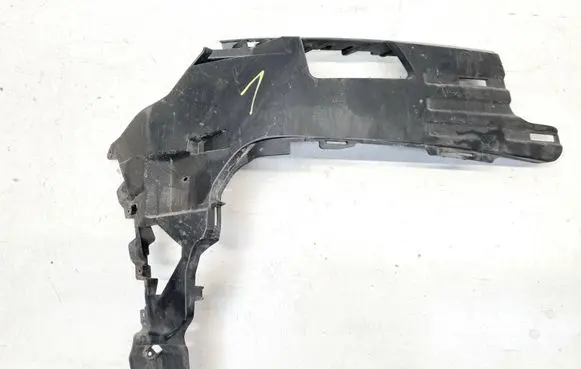 Audi Q7 4M Front bumper mounting bracket 4M0807096A