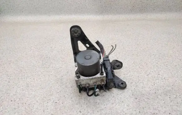 Renault Megane II ABS Pump 0265231300 8200038695