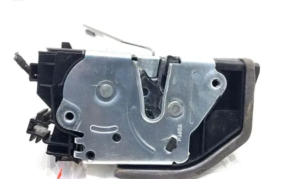 BMW X3 F25 Front door lock 7318416