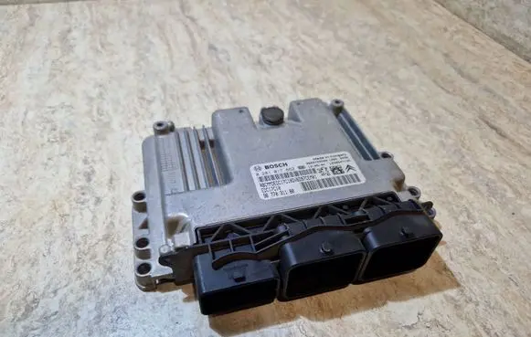Citroen C4 II Engine control unit/module 9666729580