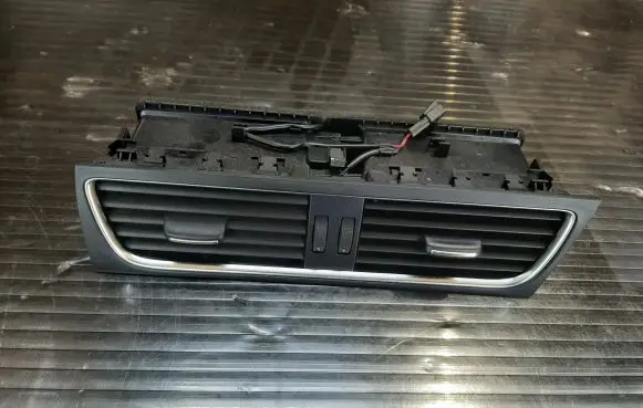 Audi A4 S4 B8 8K Dash center air vent grill 8T2820951C