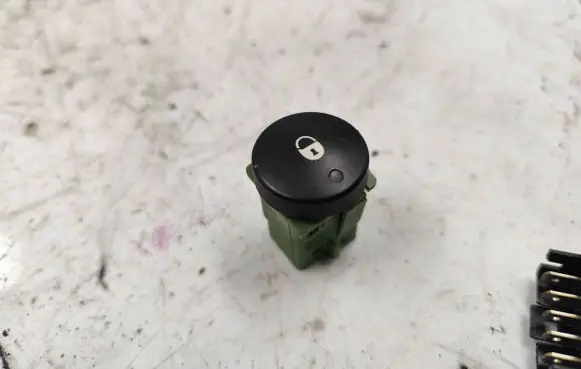 Central locking switch button