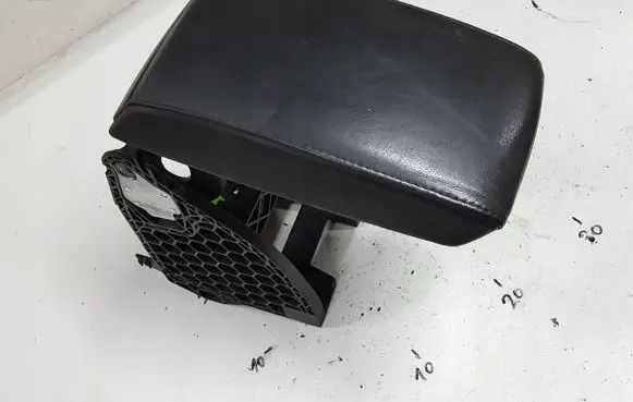 Skoda Octavia Mk2 (1Z) Armrest 