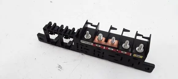 Volkswagen PASSAT B5.5 Relay mounting block 8L0941822A