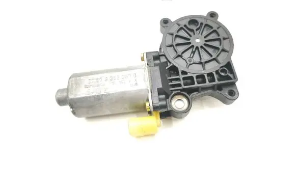 BMW 3 E46 Front door window regulator motor 83620630