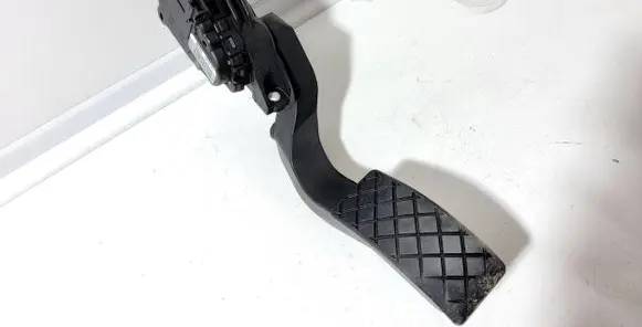 Audi A4 S4 B5 8D Accelerator throttle pedal 8D1721523F 6PV00837603