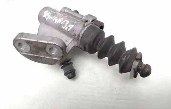 Clutch slave cylinder