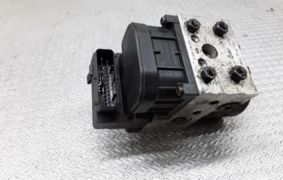 Audi A4 S4 B5 8D ABS Pump 0265216411 8E0614111