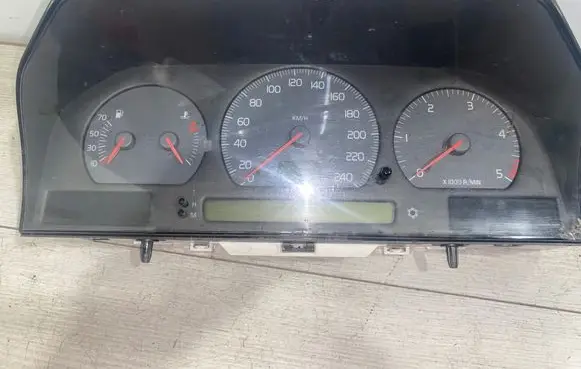 Volvo V70 Speedometer (instrument cluster) 9168386 69794700T