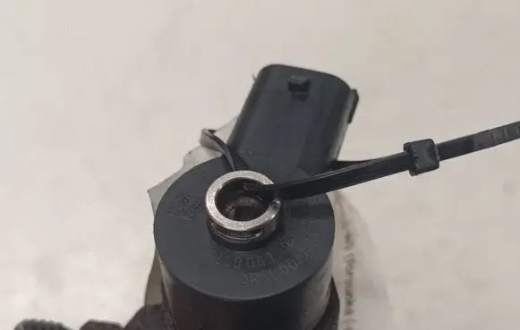 Opel Corsa D Fuel injector 0445110083