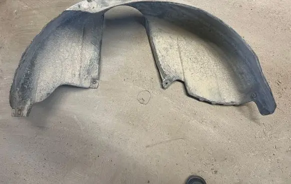 Toyota Avensis T220 Rear arch fender liner splash guards