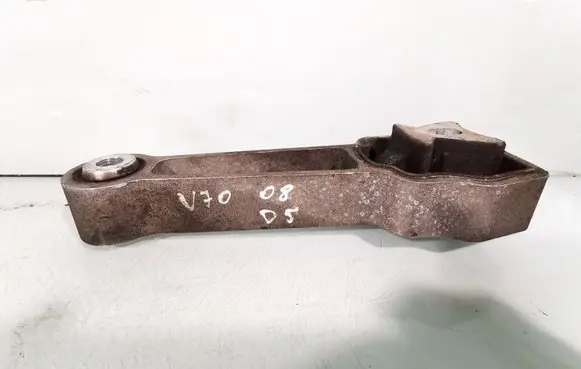 Volvo V70 Engine mount bracket