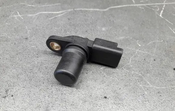 Renault Kangoo I Camshaft vanos timing valve 8200033686