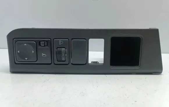 Nissan Note (E11) Wing mirror switch 684859U100 P10971 9525J