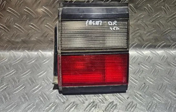 Volkswagen PASSAT B3 Tailgate rear/tail lights 357945108