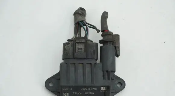Mercedes-Benz E W211 Glow plug pre-heat relay 0522140710