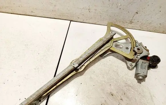 Toyota Avensis Verso Sliding door window regulator with motor 