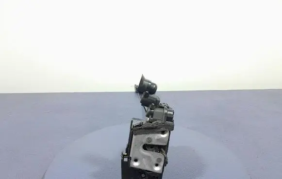 Renault Captur Front door lock 805031332R