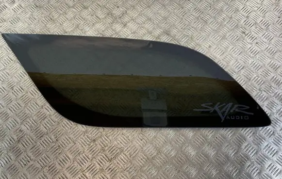 Dodge Durango Rear side window