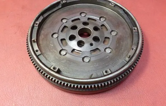 Volkswagen Golf V Flywheel 06F105264C