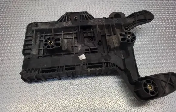 Volkswagen Caddy Battery tray 1K0915333