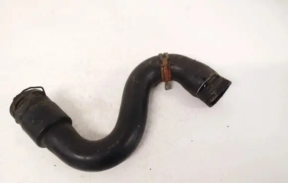 Volkswagen PASSAT B5 Engine coolant pipe/hose 8d0121101d