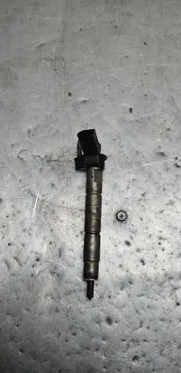 BMW 1 E81 E87 Fuel injector 7797877