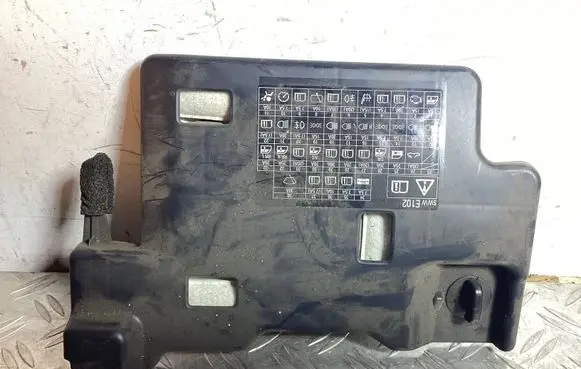 Honda CR-V Fuse box cover 77340SWAA01020