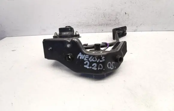 Accelerator throttle pedal