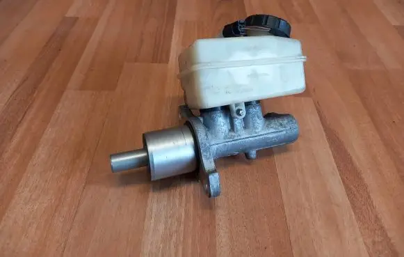 Mercedes-Benz B W245 Master brake cylinder A1694300202 A1694300101