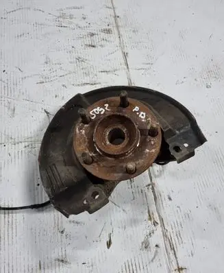 Mitsubishi Grandis Front wheel hub NOCODE
