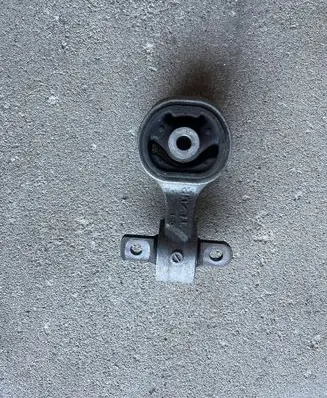Honda CR-V Engine mount bracket TLZUP