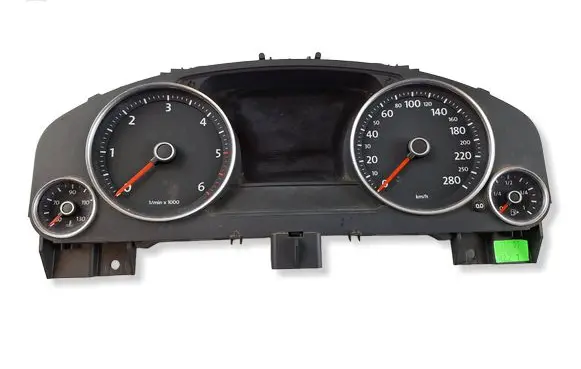 Volkswagen Touareg II Speedometer (instrument cluster) 7P6920883L