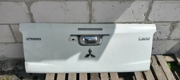 Mitsubishi L200 Tailgate/trunk/boot lid